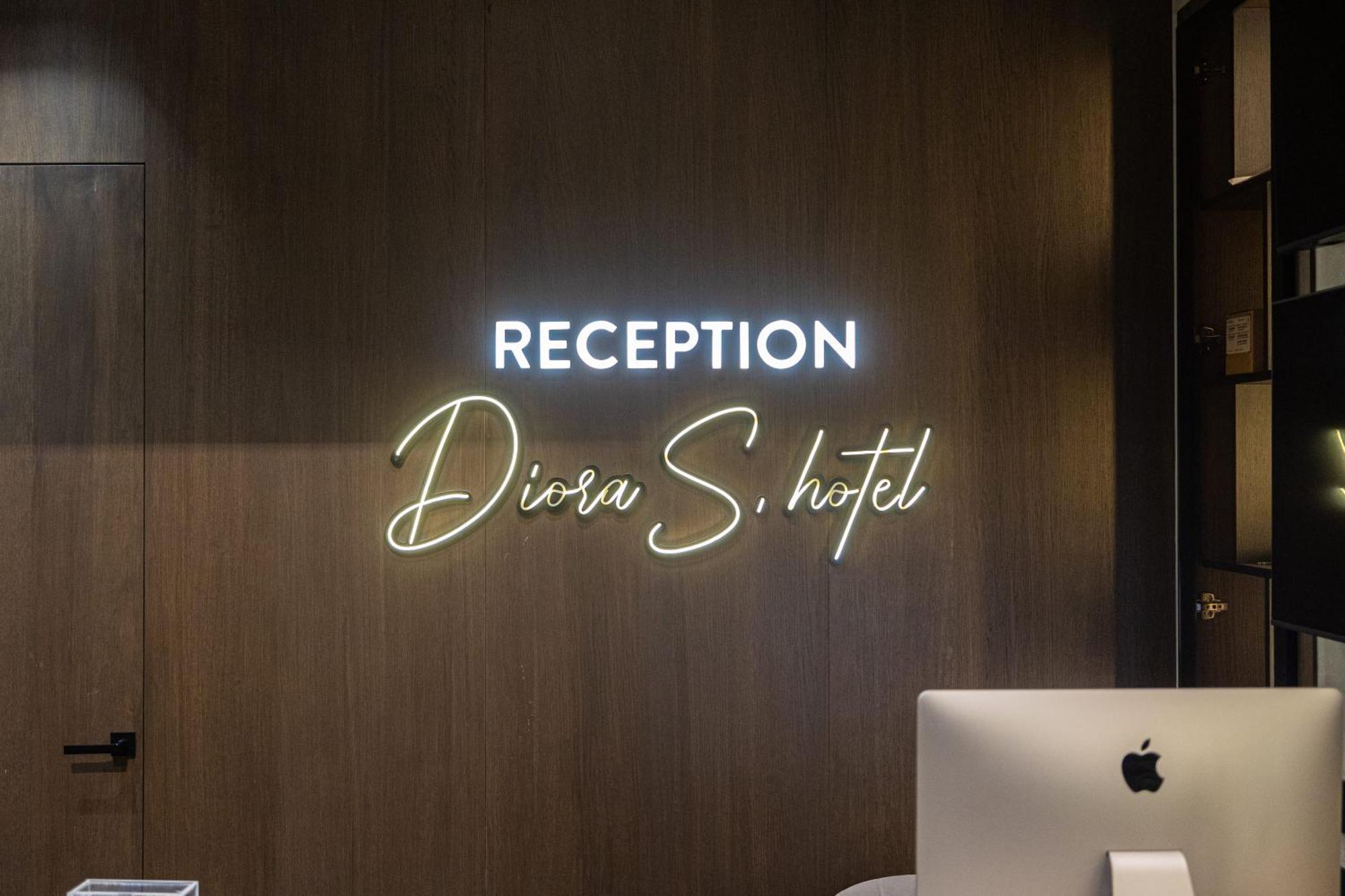 Diora'S Hotel And Apartments Vlorë 외부 사진
