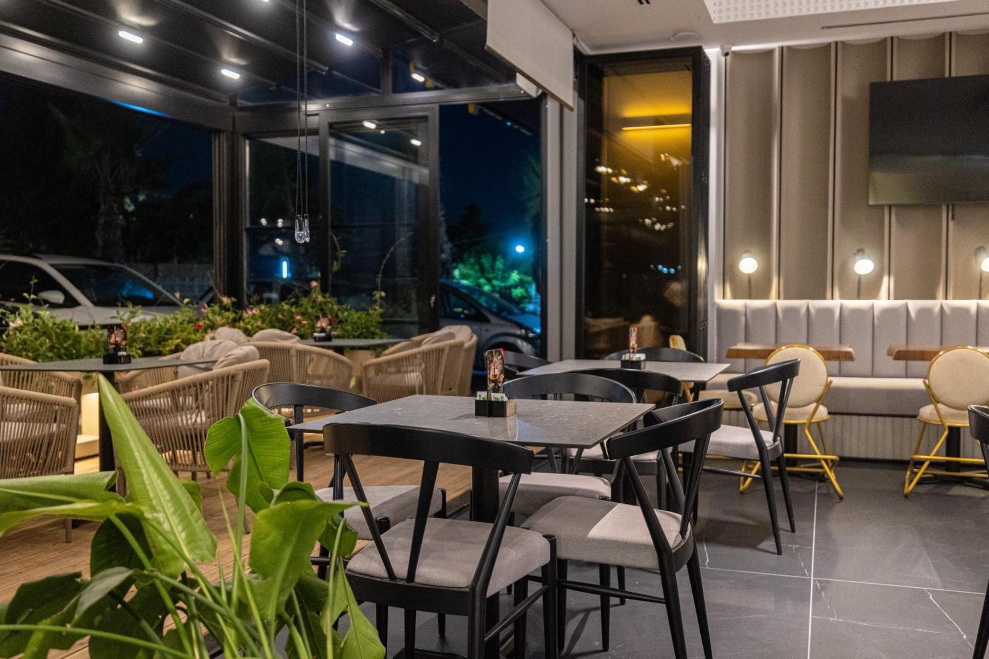 Diora'S Hotel And Apartments Vlorë 외부 사진