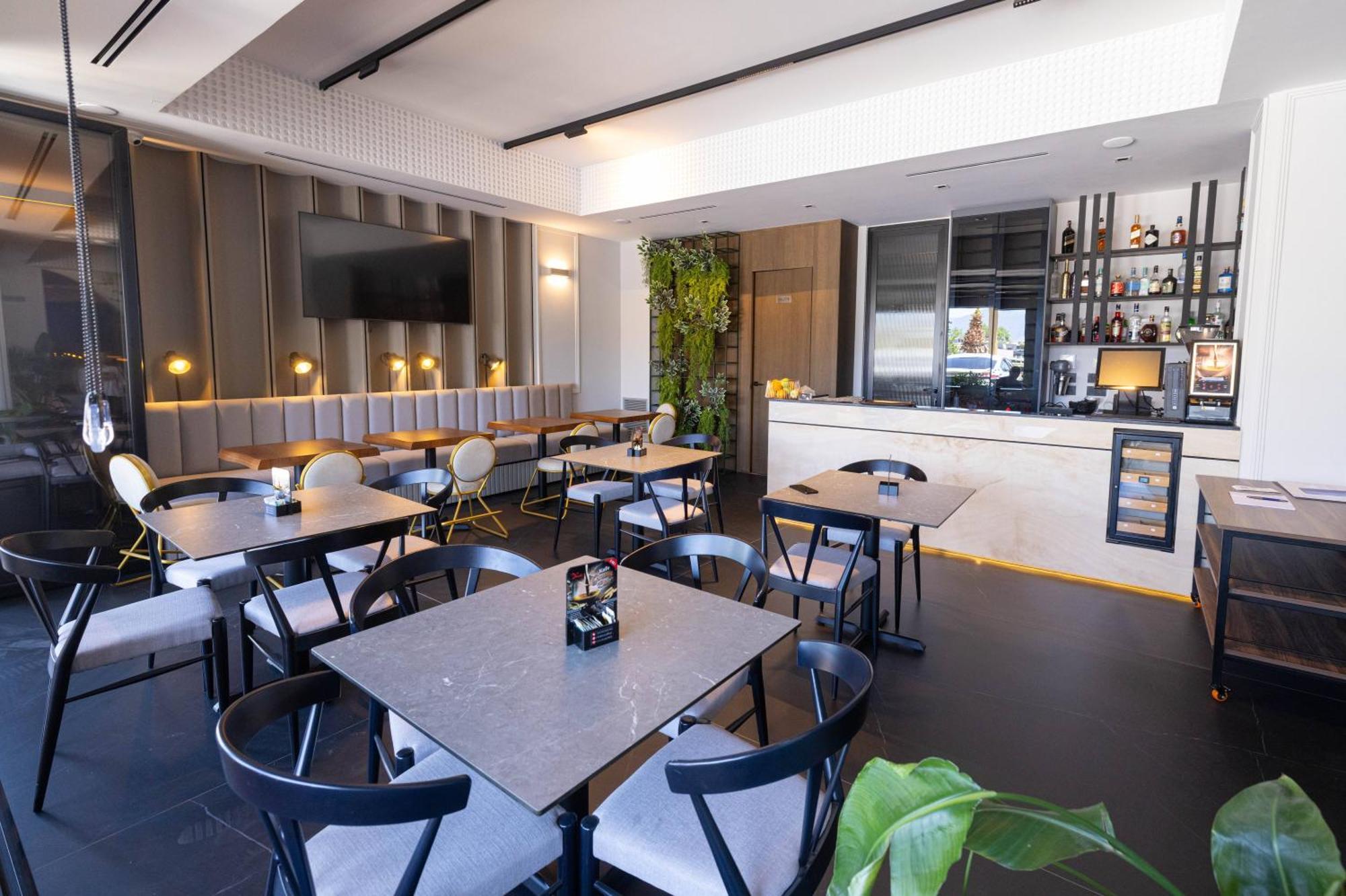 Diora'S Hotel And Apartments Vlorë 외부 사진